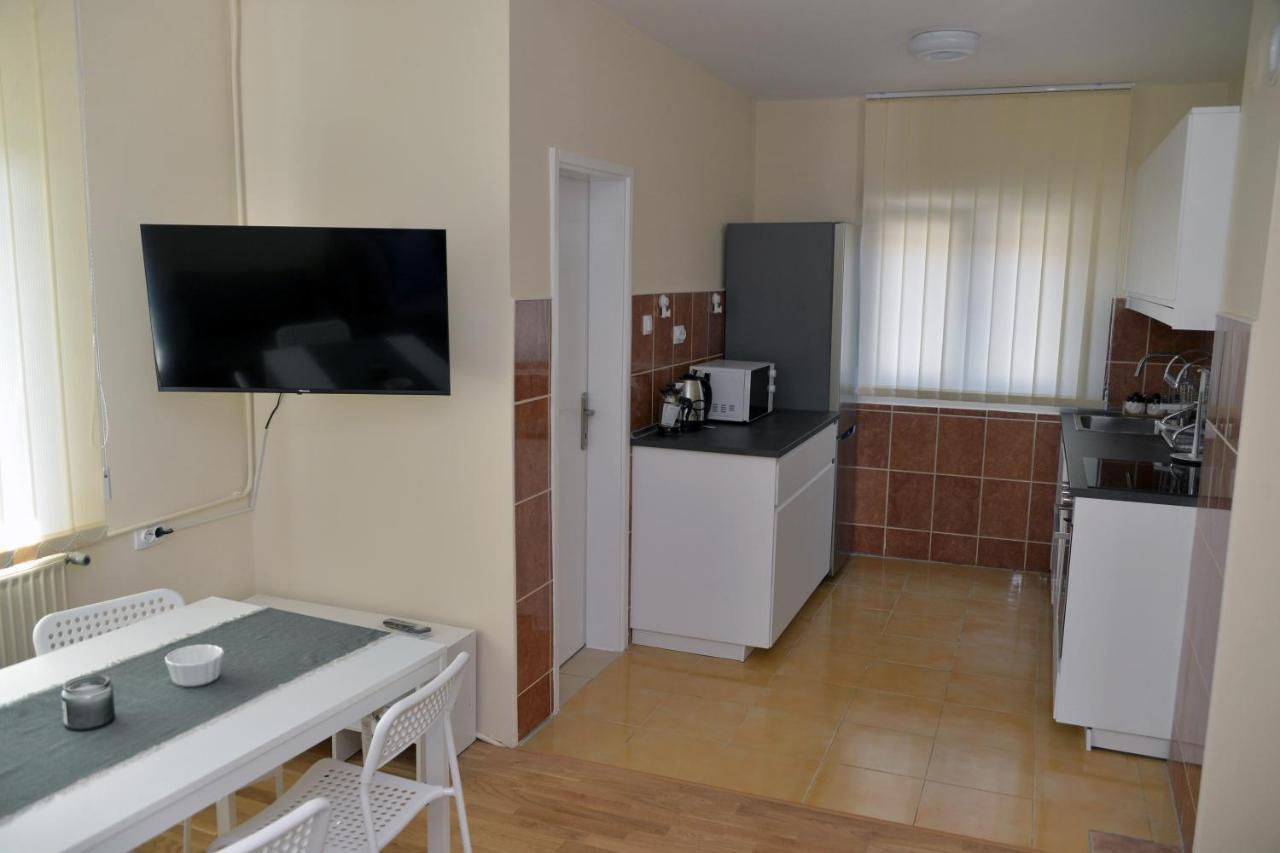 Affordable And Newly Renovated 1-Bedroom Apartment Kraljevo Exterior photo